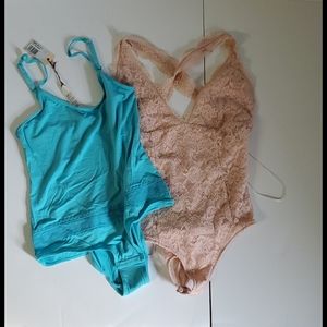 Bundle of 2 bodysuits